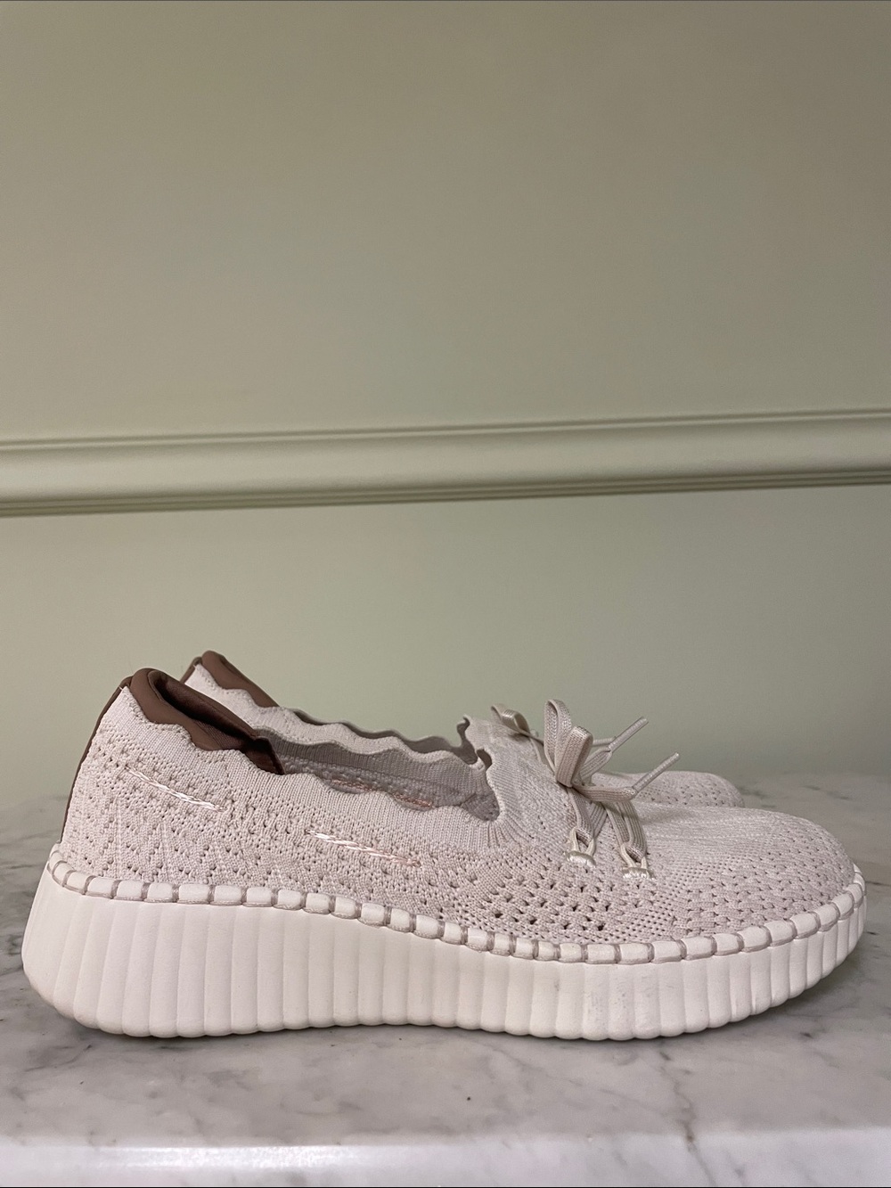 Skechers Women's Wilshire Blvd Shoes - Size 9.5